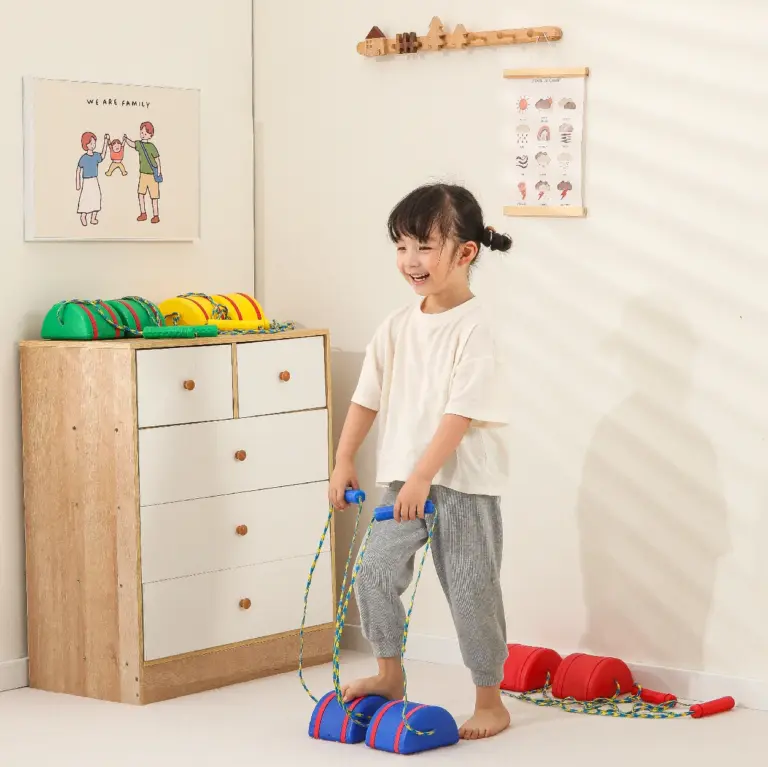 Semicircle stilt with handle 2